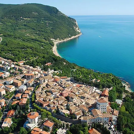 Sandra House * Sirolo