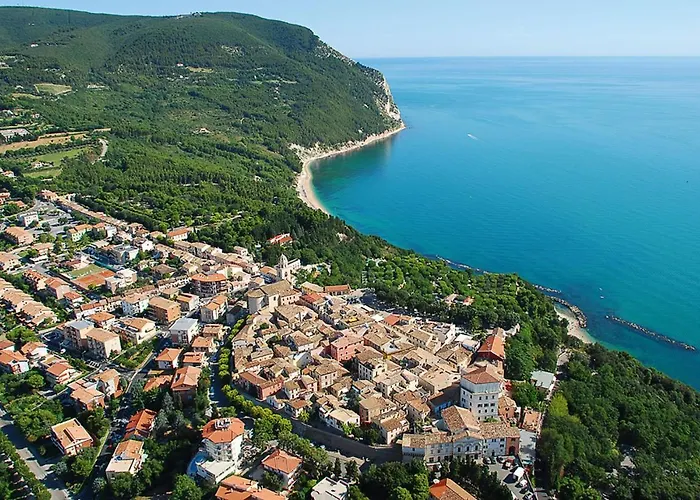 Sandra House * Sirolo